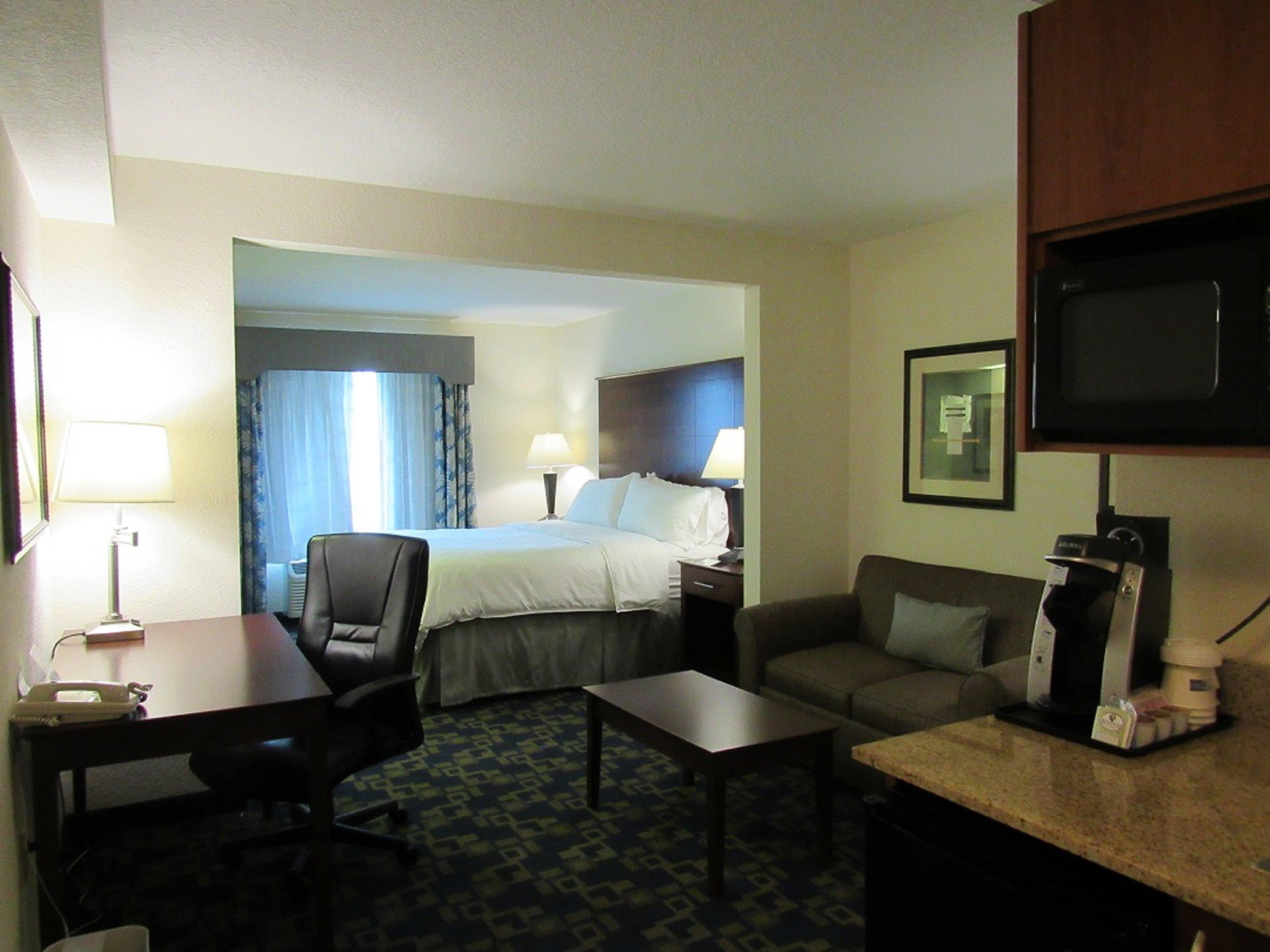 Holiday Inn Express & Suites Pembroke Pines-Sheridan St By Ihg Exterior photo