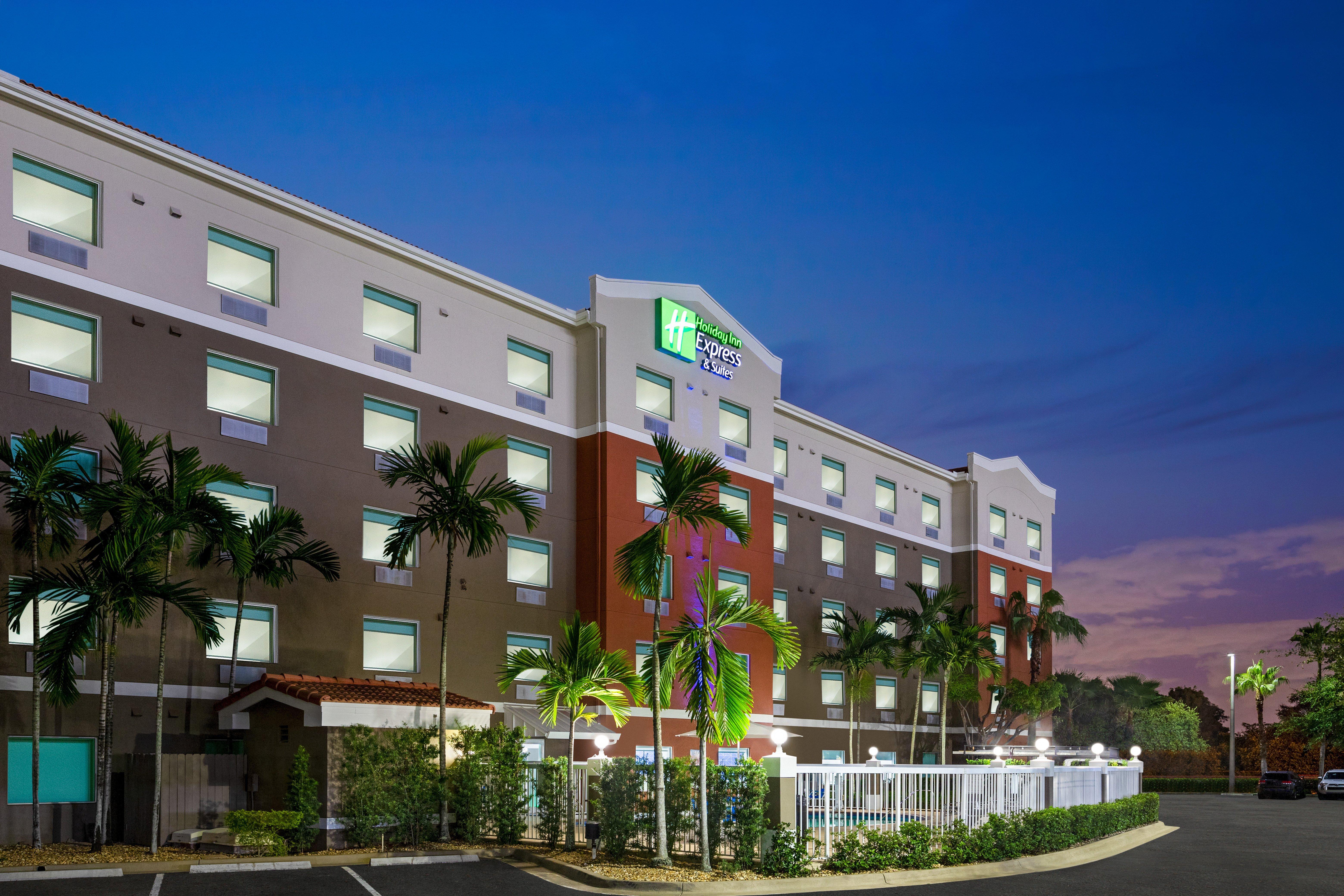 Holiday Inn Express & Suites Pembroke Pines-Sheridan St By Ihg Exterior photo